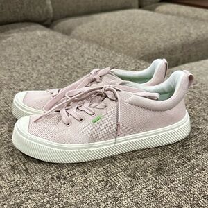 Like new (worn twice) Cariuma sneakers